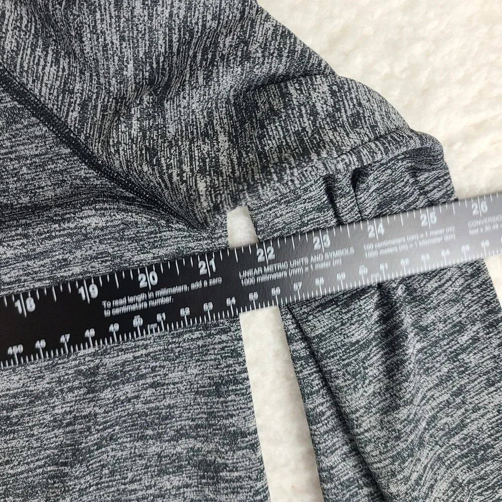 Under Armour Sweater Mens Medium Black Gray Heathered Loose Heatgear Performance